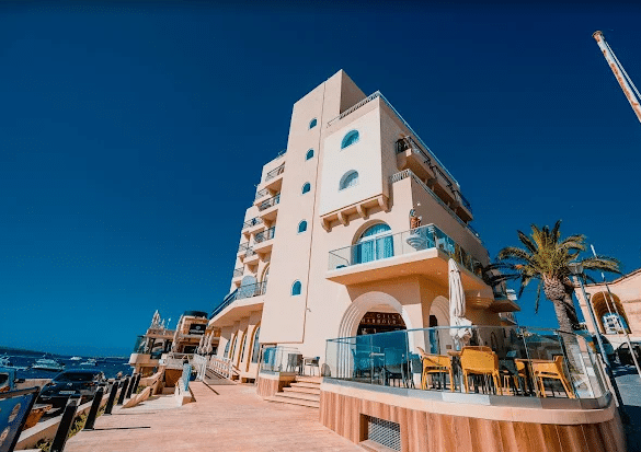 Gillieru Harbour Hotel